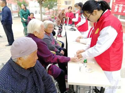 我们的节日·重阳节 市卫生计生系统情暖重阳，健康咨询活动传递关爱